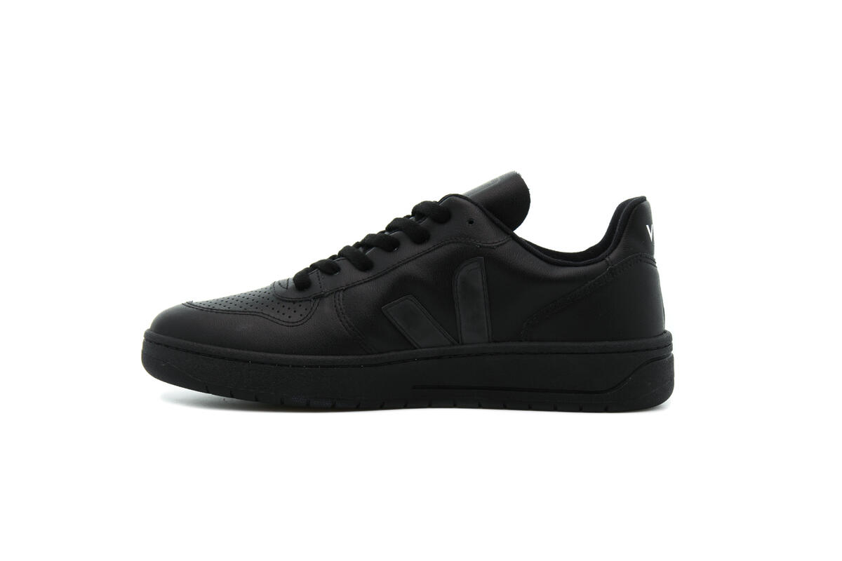 Veja v10 black on sale sole